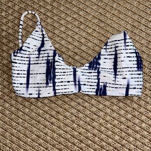 Patterned bikini top